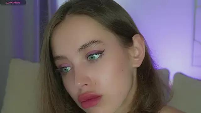 LeonaDecabrio from StripChat is Freechat