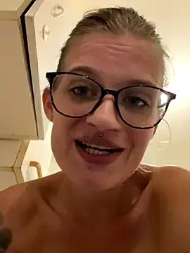 Lesamantssexy from StripChat is Freechat