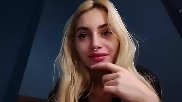 lesyawhite from StripChat is Freechat