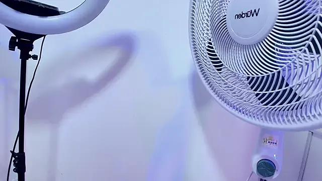 Lianna_and_Jean from StripChat is Freechat