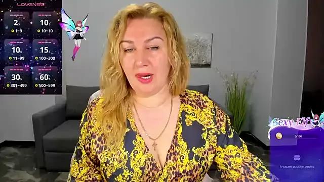 Lili_Crossi from StripChat is Freechat