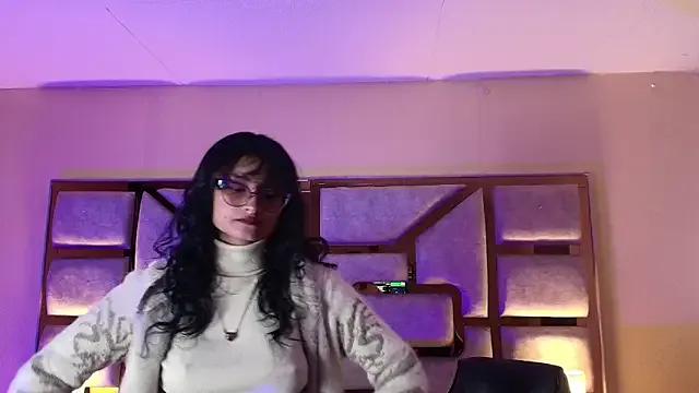 liliclan_ from StripChat is Freechat