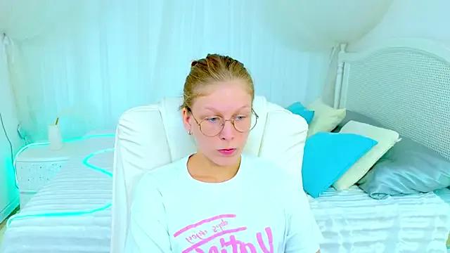 Lilly_Belly from StripChat