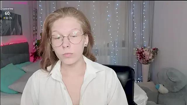 Lilly_Belly from StripChat is Freechat