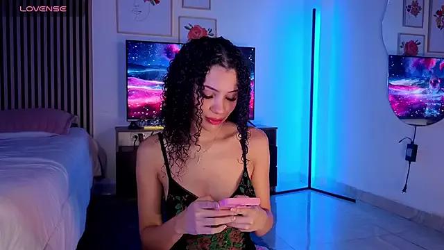 LillyDolls23 from StripChat