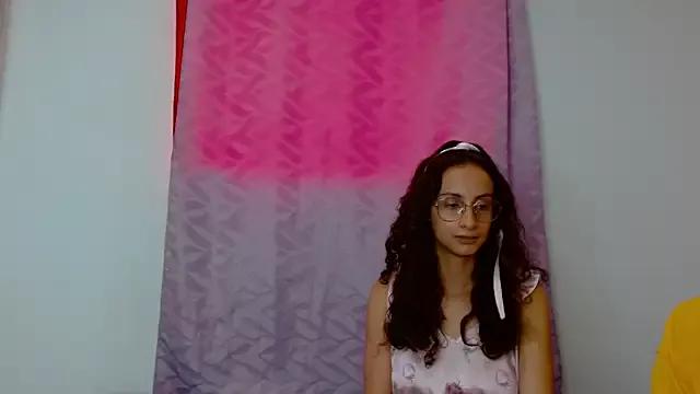 lilpetite555 from StripChat