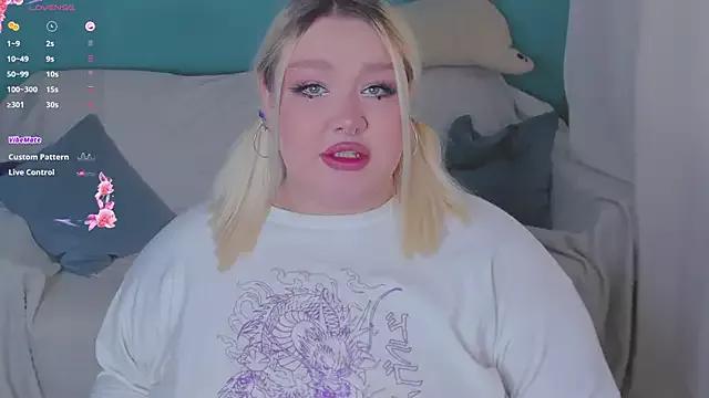 LilyBelll from StripChat
