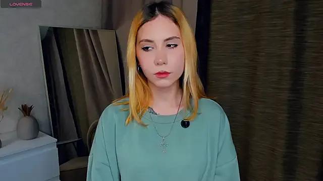 LilyMaiorano from StripChat is Freechat