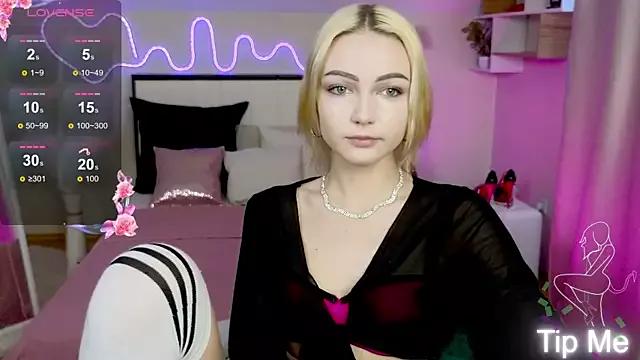 LinaLirian from StripChat is Freechat