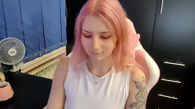 LINAPINAA from StripChat is Freechat