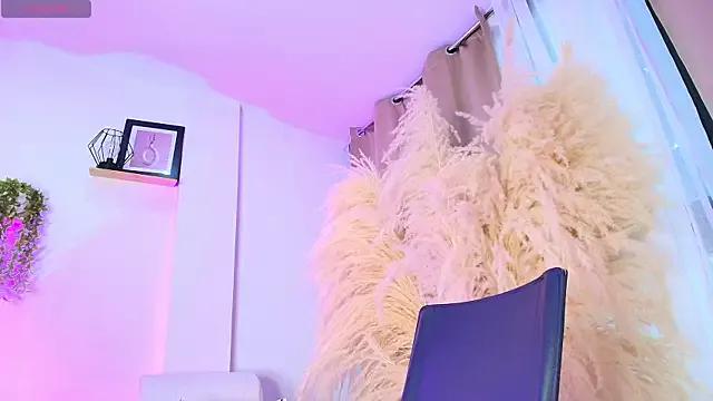 LindaaEvanss from StripChat is Freechat