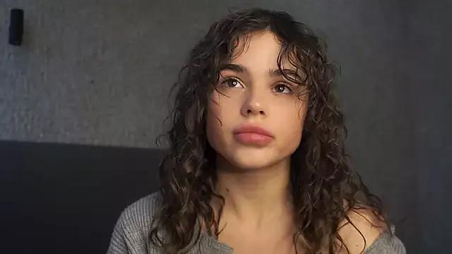 lindaclars1 from StripChat is Freechat
