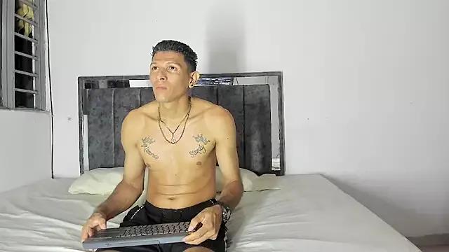 lindoshot_sexlove from StripChat is Freechat