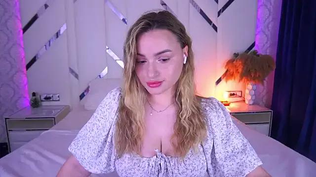 LindsieGreyy from StripChat is Freechat