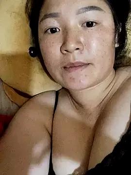 linhmiucute from StripChat is Freechat