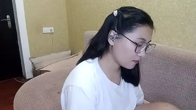 LinneaHyles on StripChat 