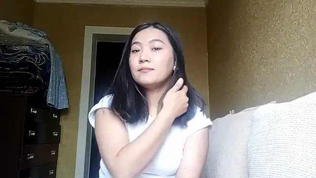 LinneaHyles on StripChat 