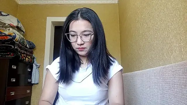 LinneaHyles on StripChat 