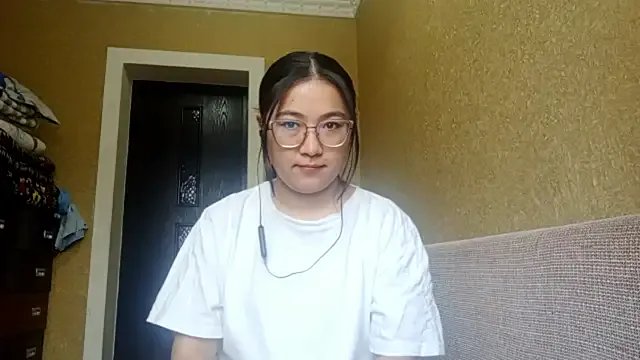 LinneaHyles on StripChat 