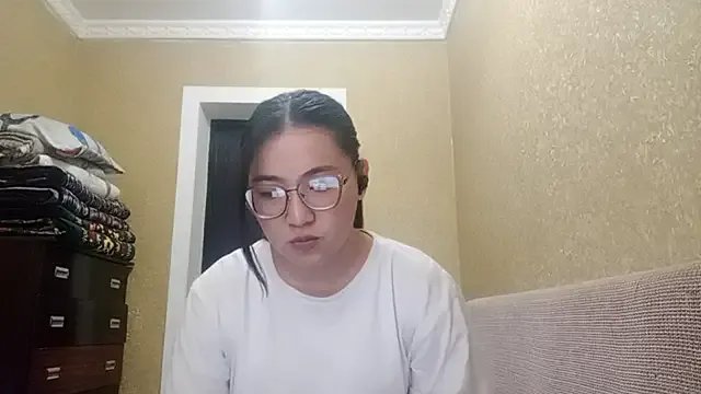 LinneaHyles on StripChat 