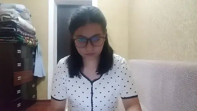 LinneaHyles on StripChat 