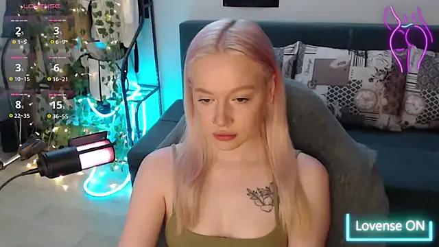 lisa_alen from StripChat is Freechat