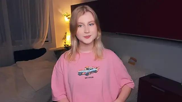 LisaRais from StripChat is Freechat