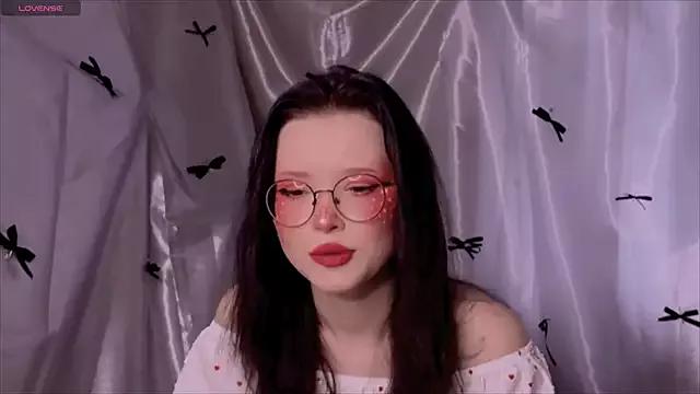 LittelShine from StripChat
