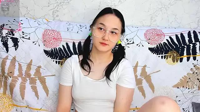 LittLe__HaPPineSs from StripChat is Freechat