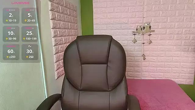 little__nickii from StripChat is Freechat