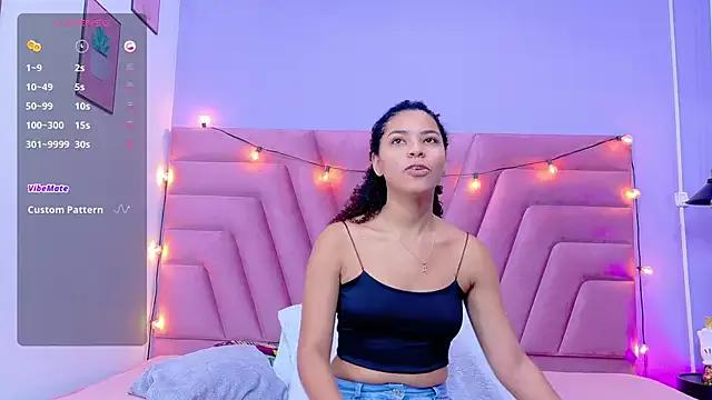 littleebonny from StripChat is Freechat