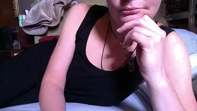 LittleMissFoxx from StripChat
