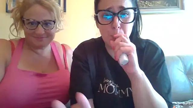 LivingLaVidaMommy from StripChat