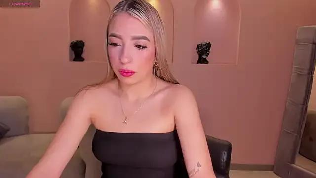 LizzCooper from StripChat is Freechat
