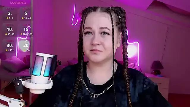 LizzyShine from StripChat