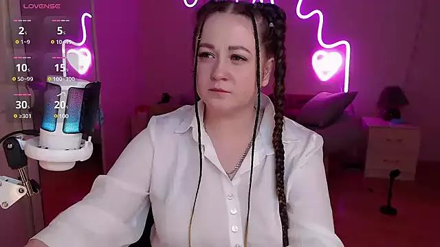 LizzyShine from StripChat