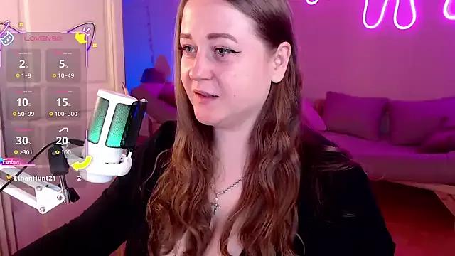 LizzyShine from StripChat