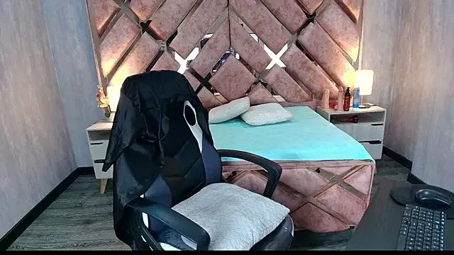 Lolaa_Buny from StripChat is Freechat