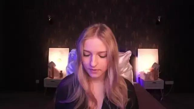 LolaDall from StripChat