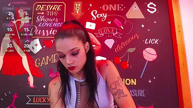 LolaLarsson from StripChat is Freechat
