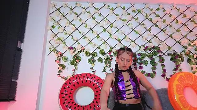 Lolarosesxs from StripChat is Freechat
