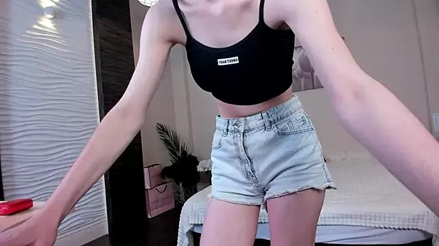 LolaSweetnesss from StripChat