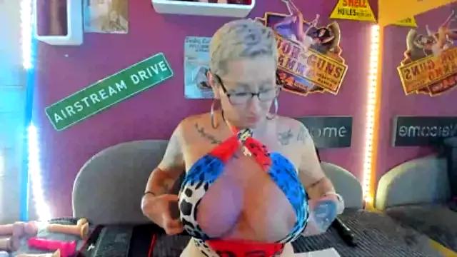 LolaTralalaXX from StripChat