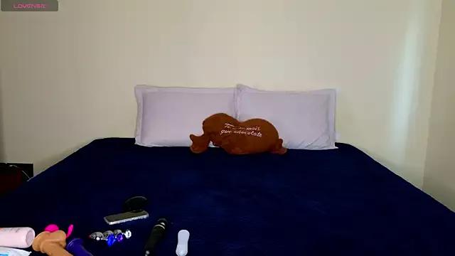 LorenaSirena from StripChat is Freechat