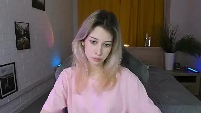 LoriTori from StripChat is Freechat