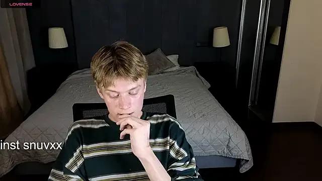 LouieEvans from StripChat is Freechat