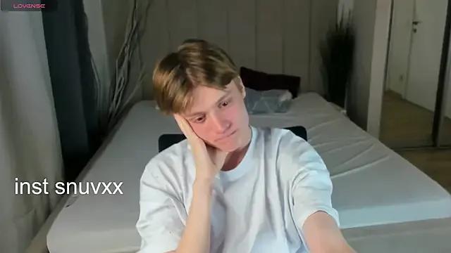 LouieEvans from StripChat is Freechat