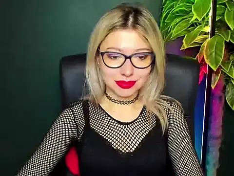 loveHeidi from StripChat is Freechat