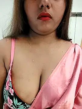 LoveLy-Soneya from StripChat is Freechat