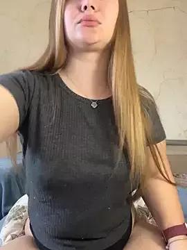 LovelyCaramelle from StripChat is Freechat